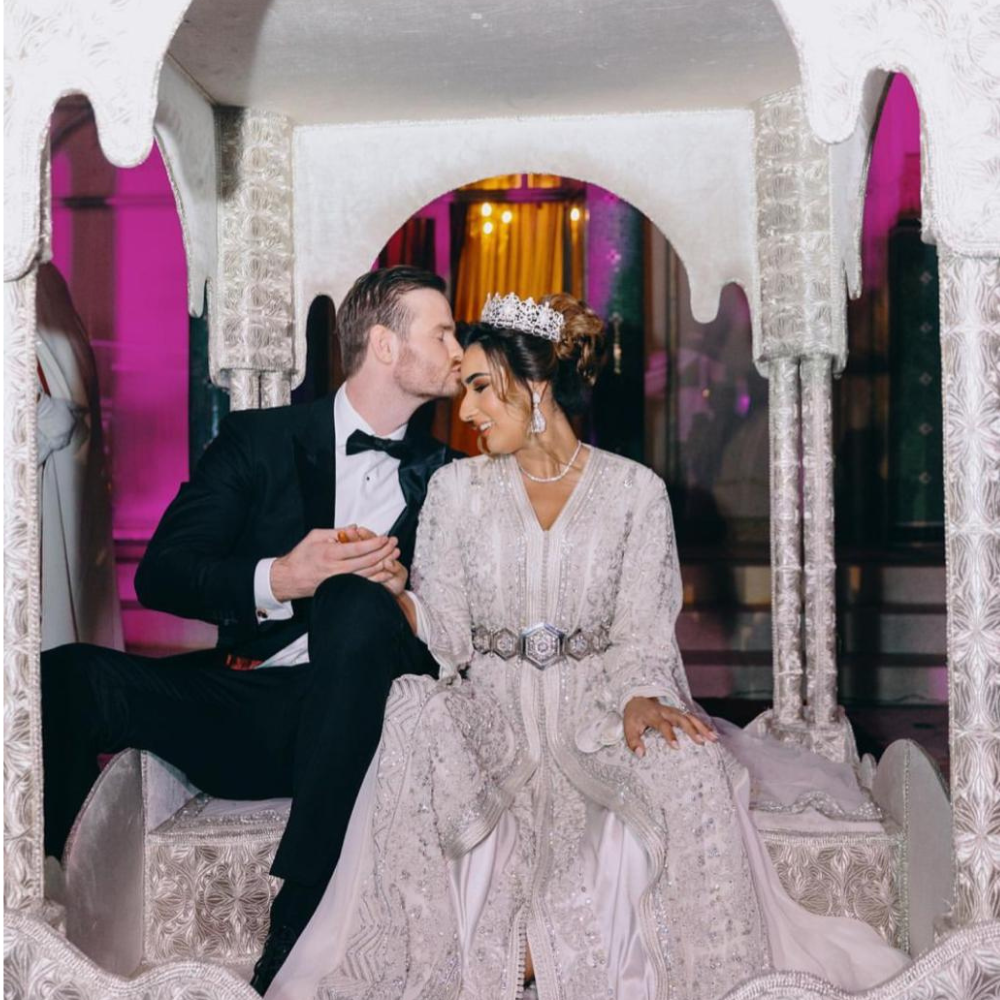 Création sans titre (3) groom kissing moroccan bride sitting in Amarya