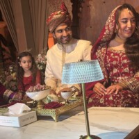 couple wearing pakistani traditionnal dress